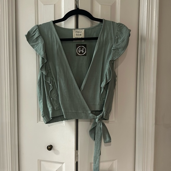 Style Rack wrap top. Green. Size large. - Picture 1 of 3
